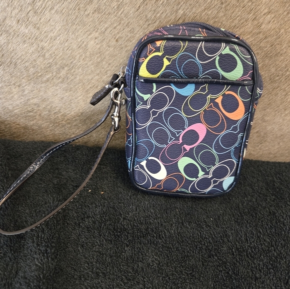 Coach canvas vintage Wristlet about 3x5 in great condition - Picture 1 of 4